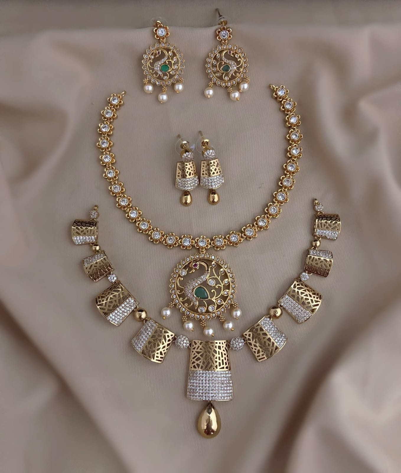 Twinkling Graceful Women Necklaces