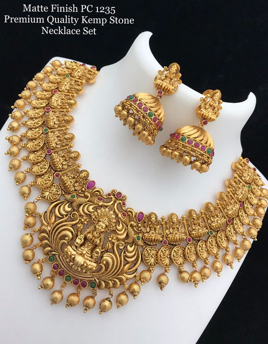 Elegant Gold Necklace and Earring Set