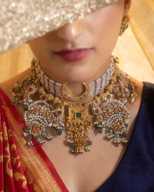 Haram Royal gold Glow Sapphire Necklace"