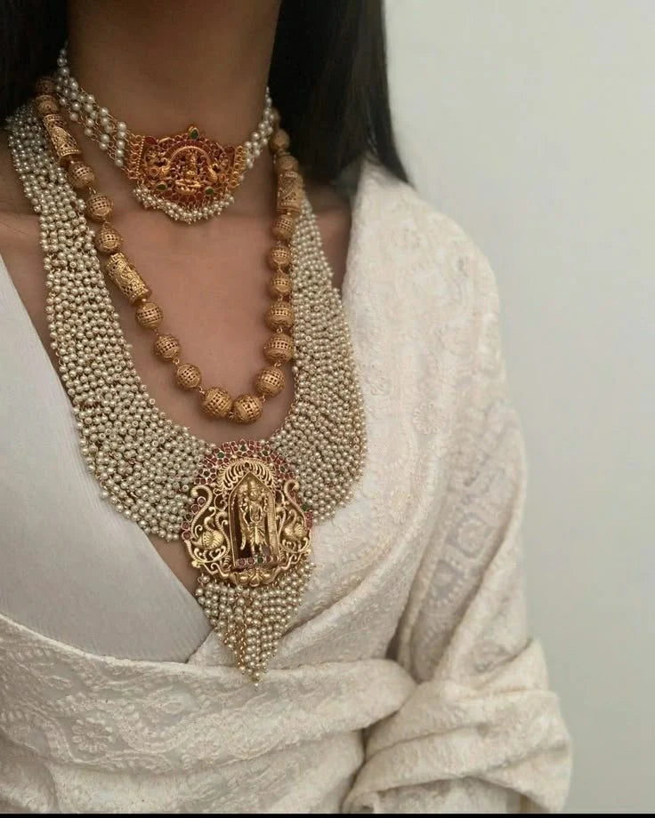 Haram Bliss Leaf Pendant Necklace